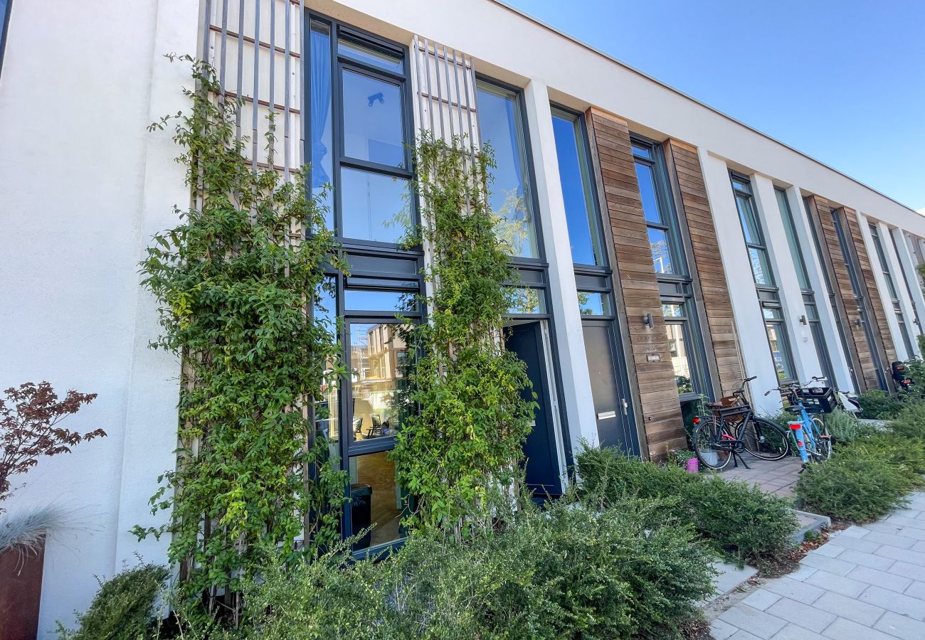 Huis in Amsterdam - Comfortable city villa with 2 BR with garden