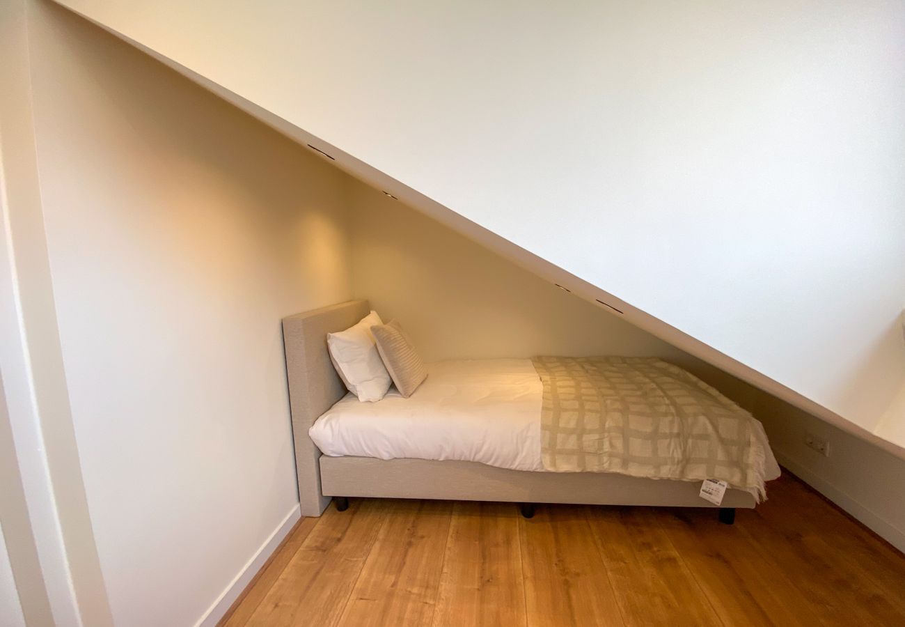 Appartement in Ouderkerk aan de Amstel - Luxury Spacious 7 bedroom / 3 bathroom apt.