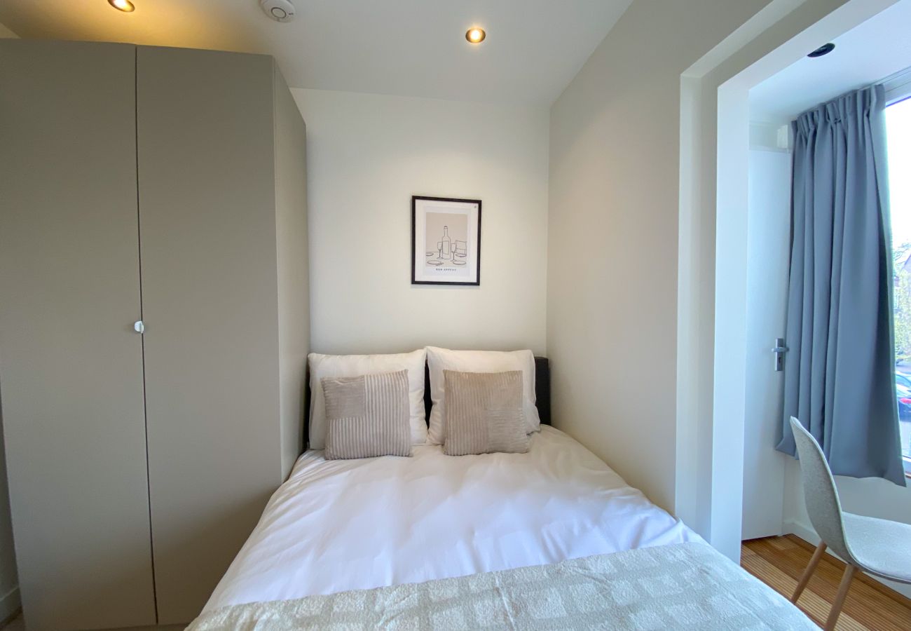 Appartement in Ouderkerk aan de Amstel - Luxury Spacious 7 bedroom / 3 bathroom apt.