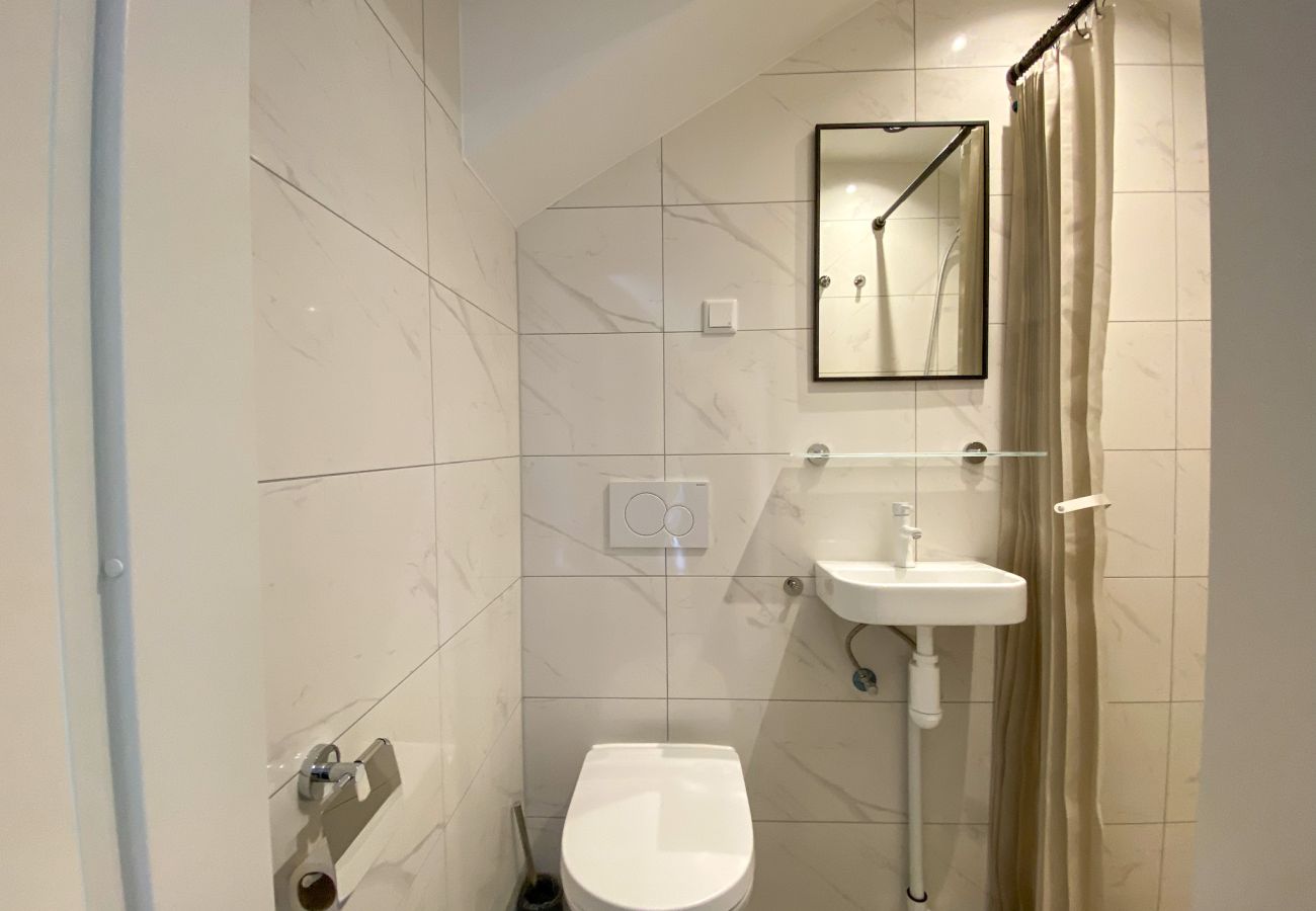 Appartement in Ouderkerk aan de Amstel - Luxury Spacious 7 bedroom / 3 bathroom apt.