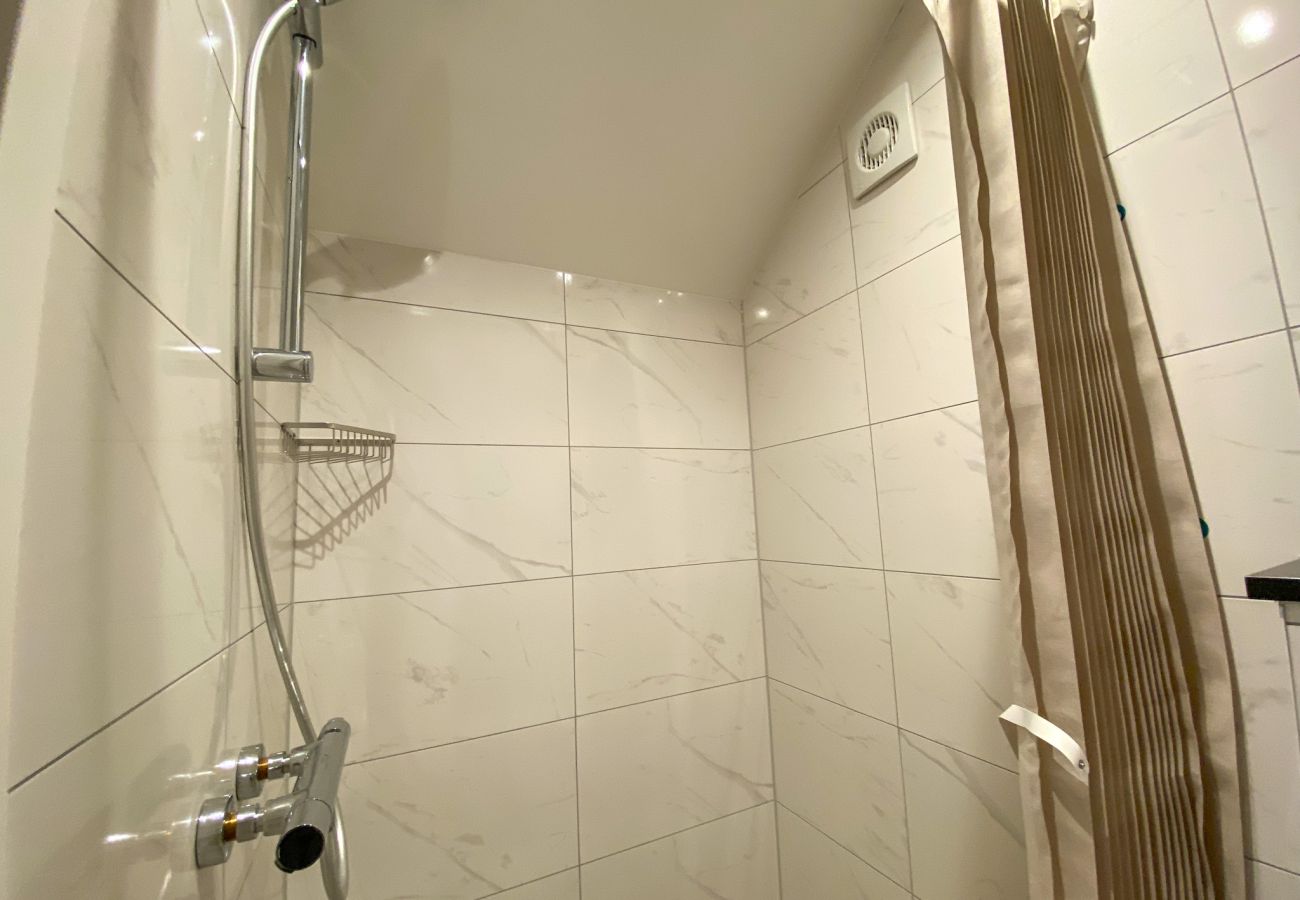 Appartement in Ouderkerk aan de Amstel - Luxury Spacious 7 bedroom / 3 bathroom apt.