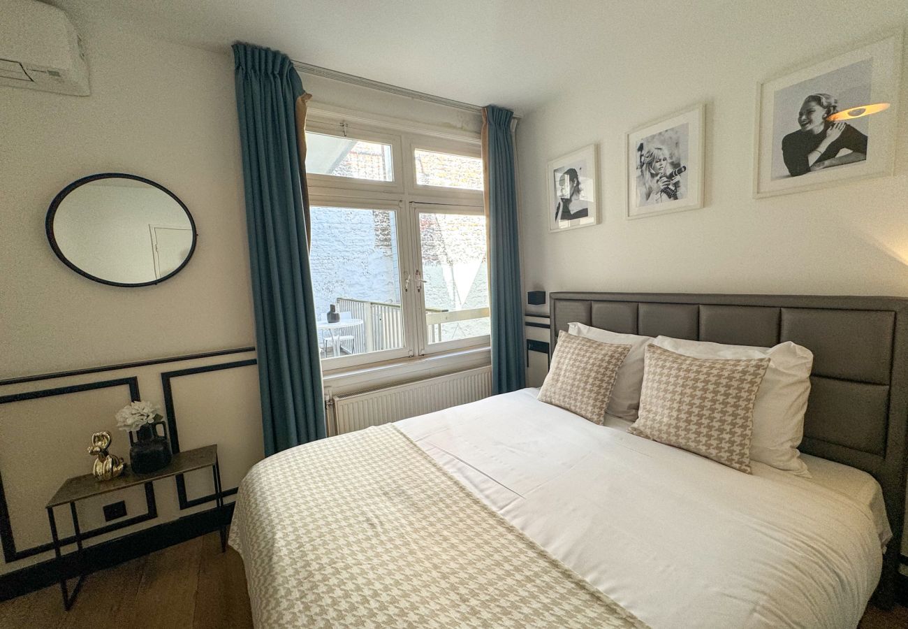 Studio in Amsterdam - Haarlemmer Residence: City Studio with Balcony