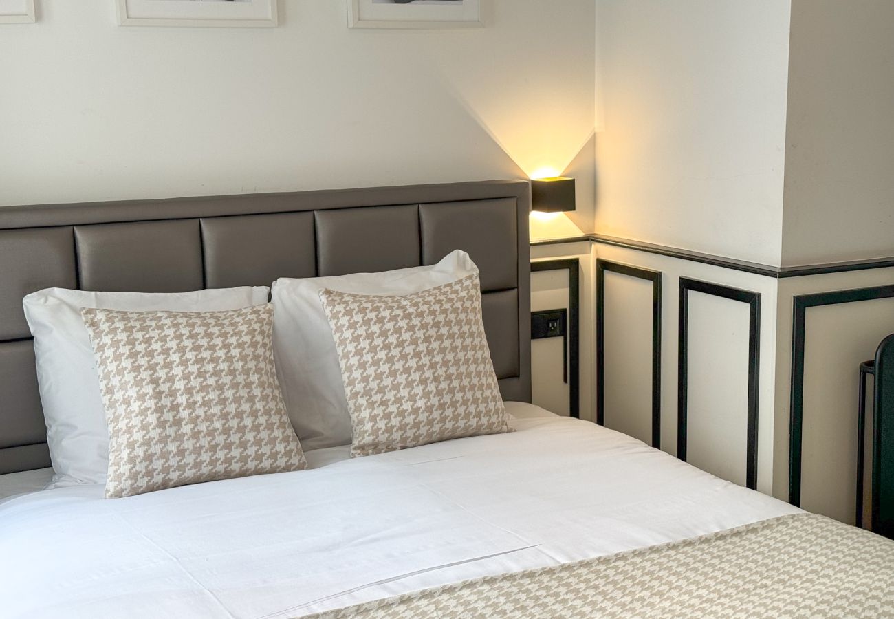 Studio in Amsterdam - Haarlemmer Residence: City Studio with Balcony