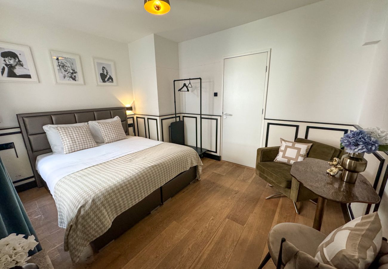 Studio in Amsterdam - Haarlemmer Residence: City Studio with Balcony