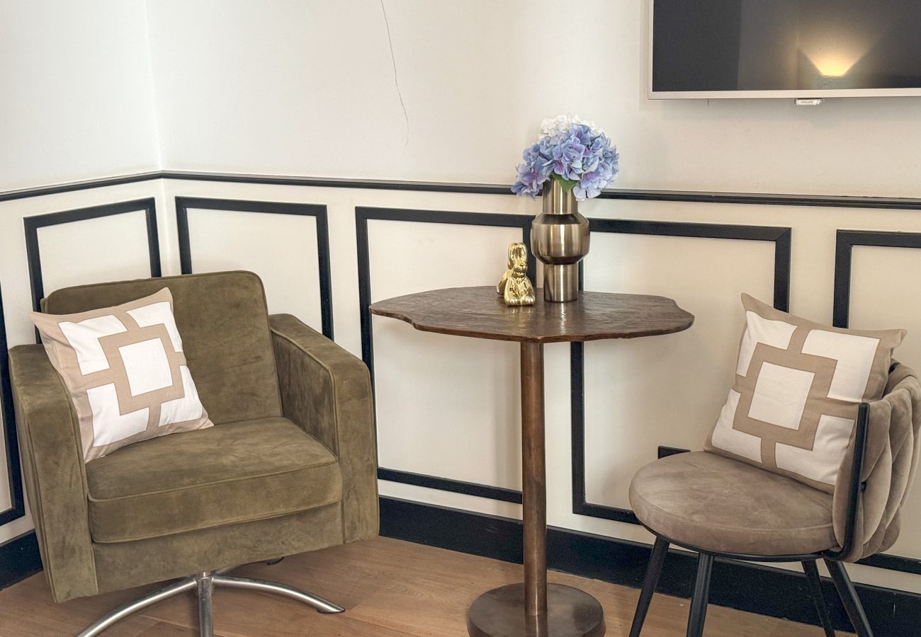 Studio in Amsterdam - Haarlemmer Residence: City Studio with Balcony