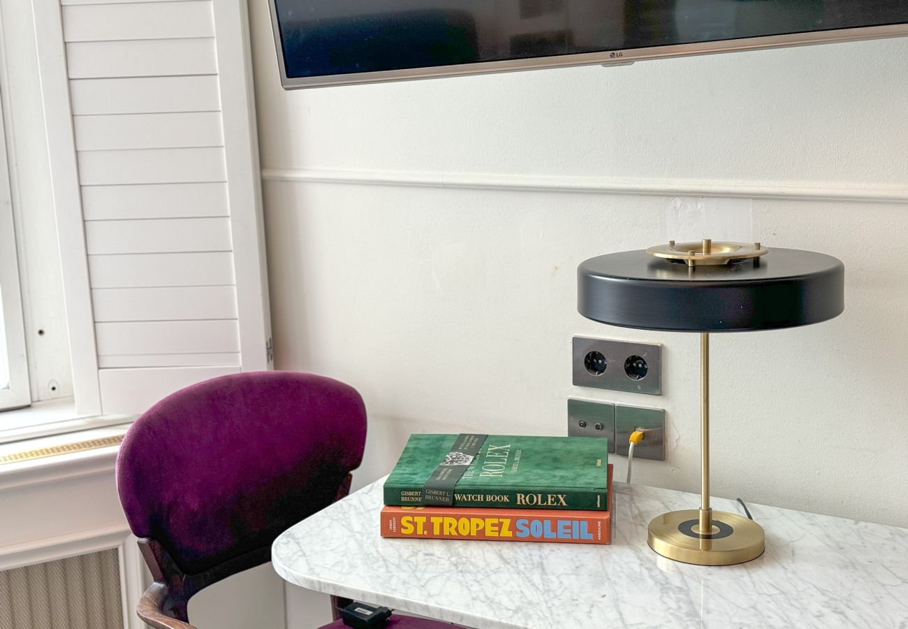 Studio in Amsterdam - Comfortable Design Studio @ city center