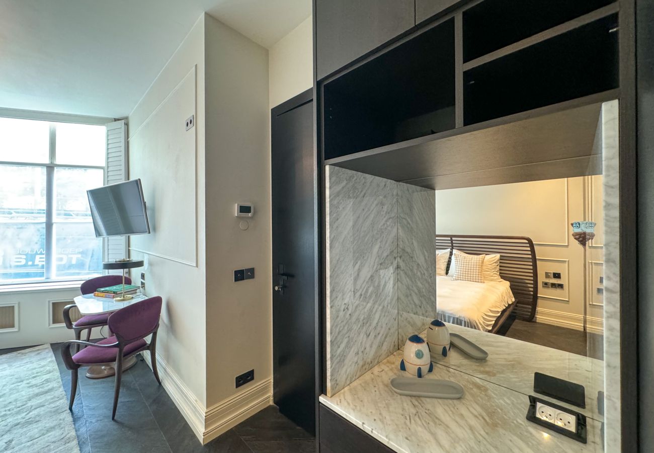 Studio in Amsterdam - Comfortable Design Studio @ city center