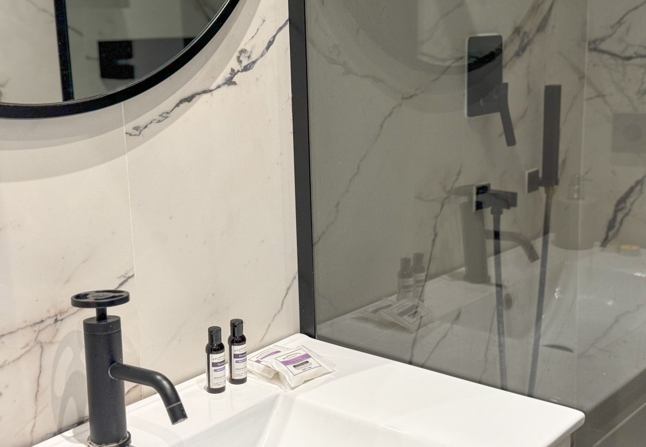 Studio in Amsterdam - Comfortable Design Studio @ city center