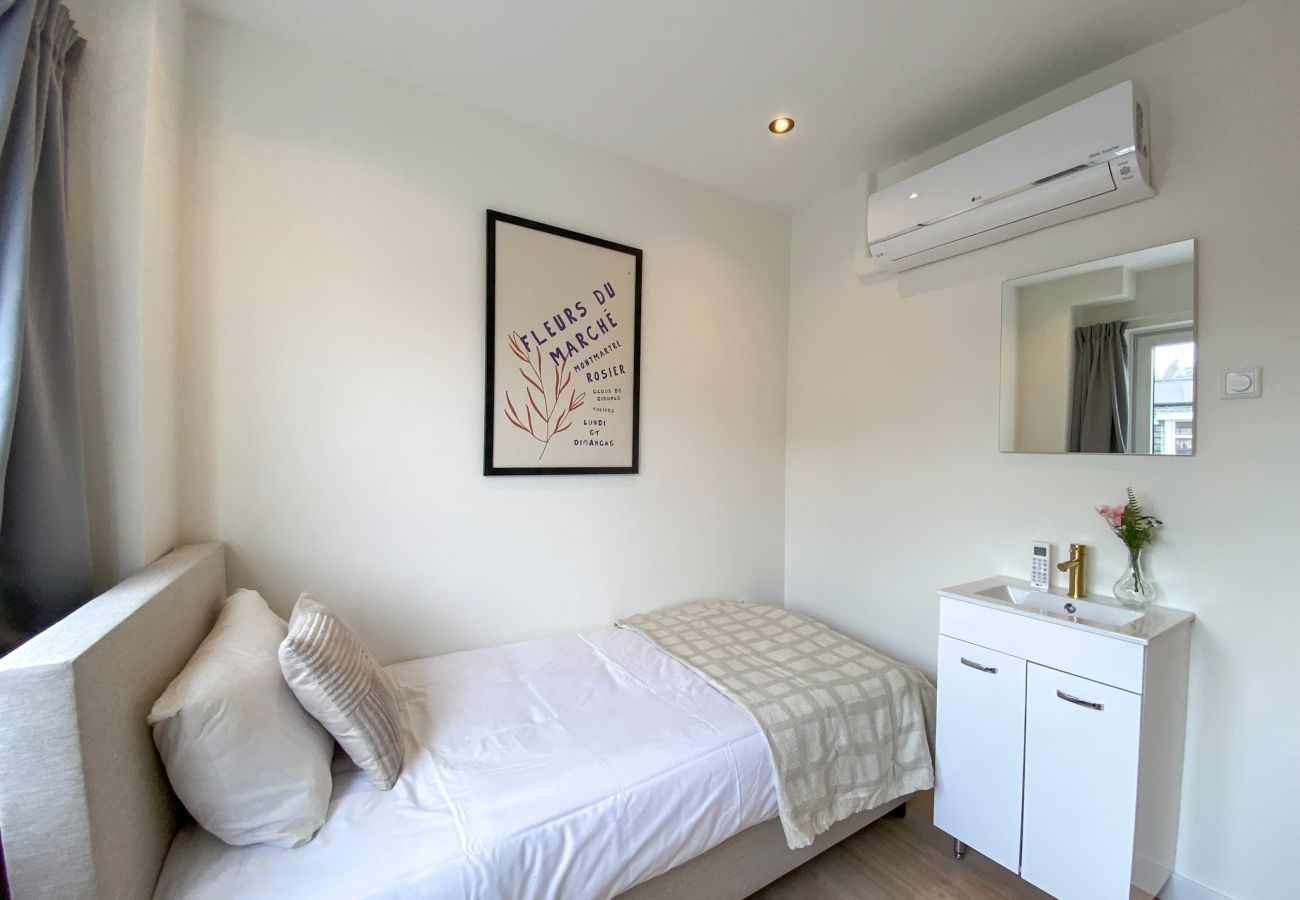 Apartment in Ouderkerk aan de Amstel - Luxury Spacious 7 bedroom / 3 bathroom apt.