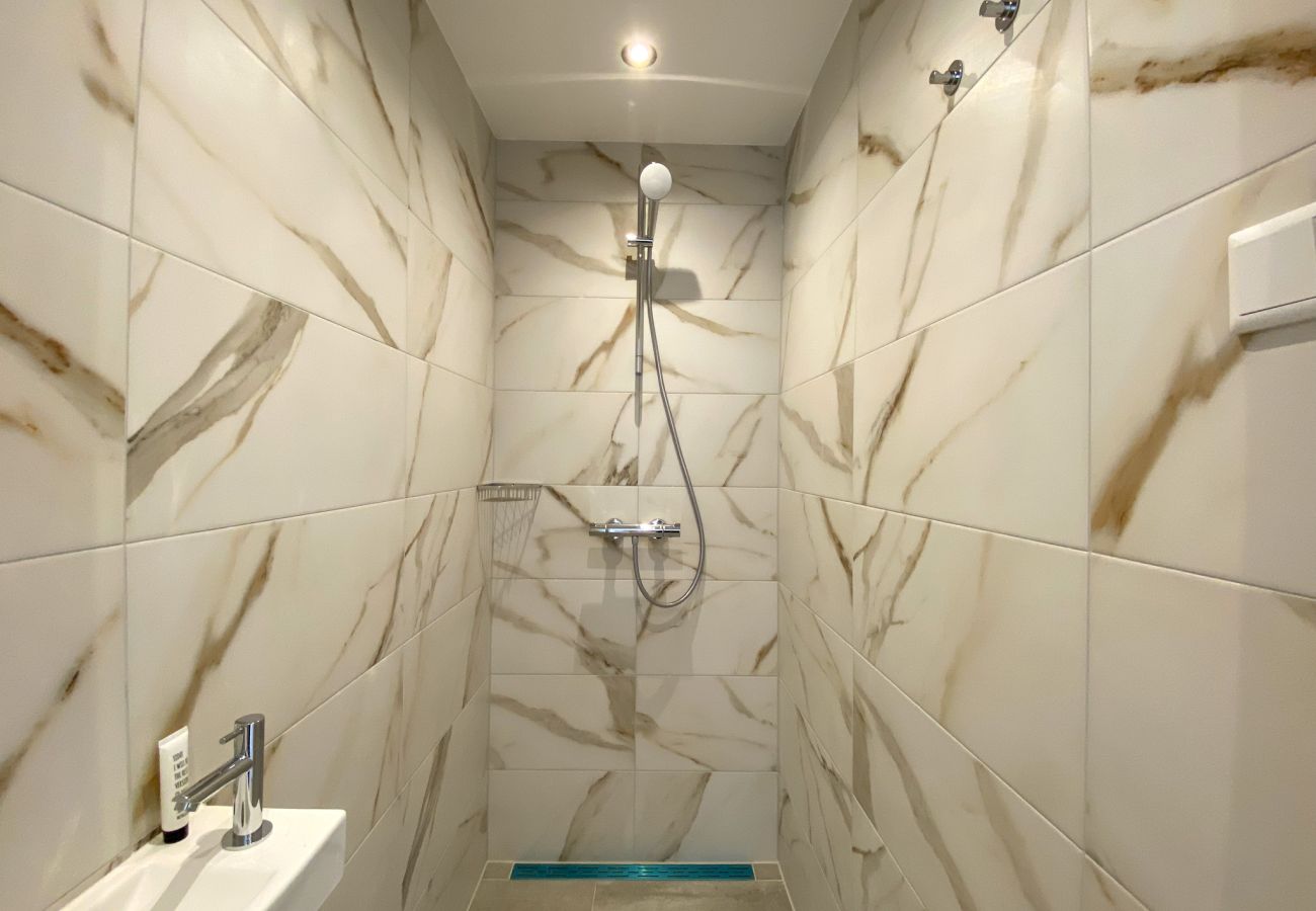 Apartment in Ouderkerk aan de Amstel - Luxury Spacious 7 bedroom / 3 bathroom apt.