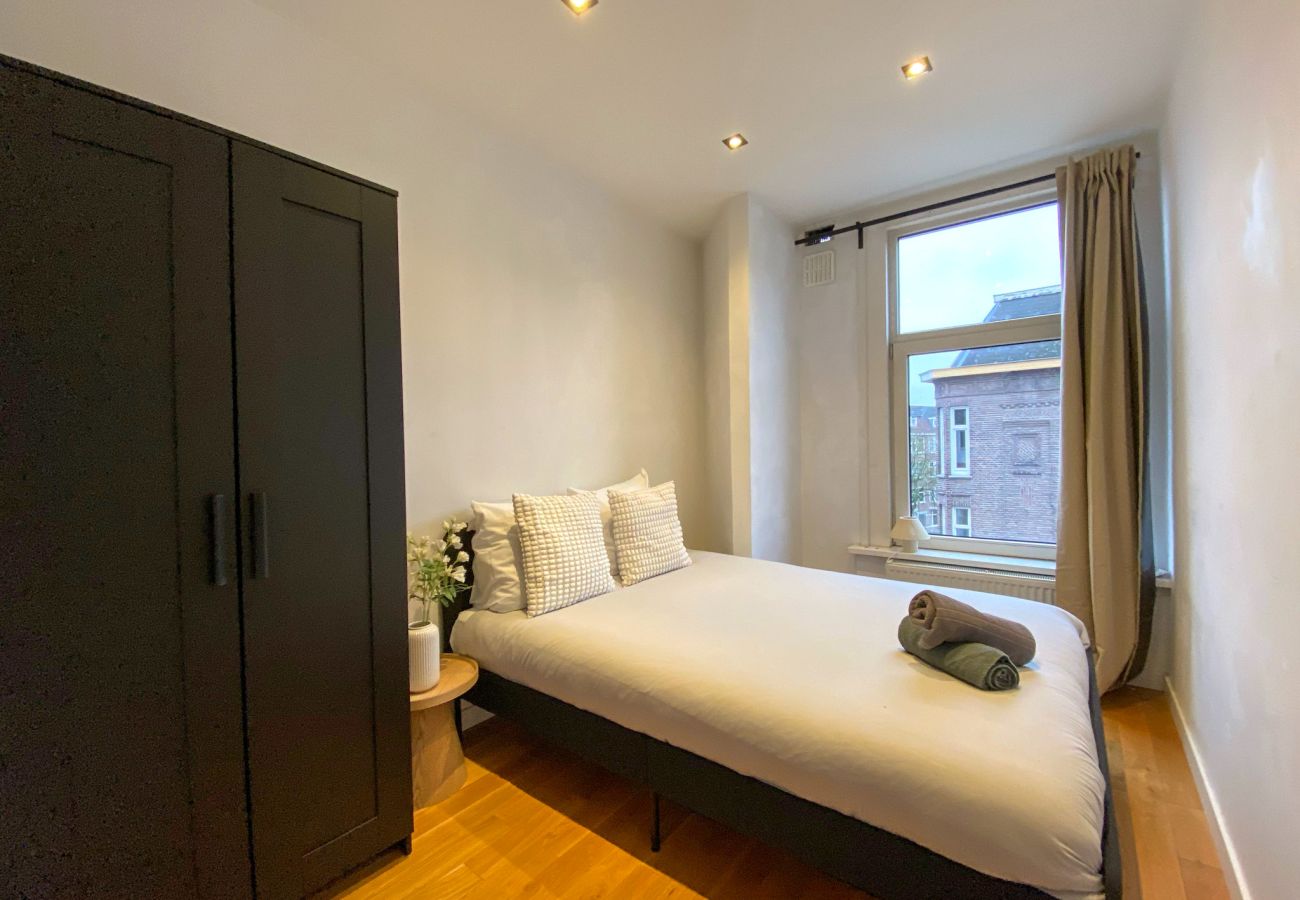 Apartment in Amsterdam - 3 Br apt. in Amsterdam South