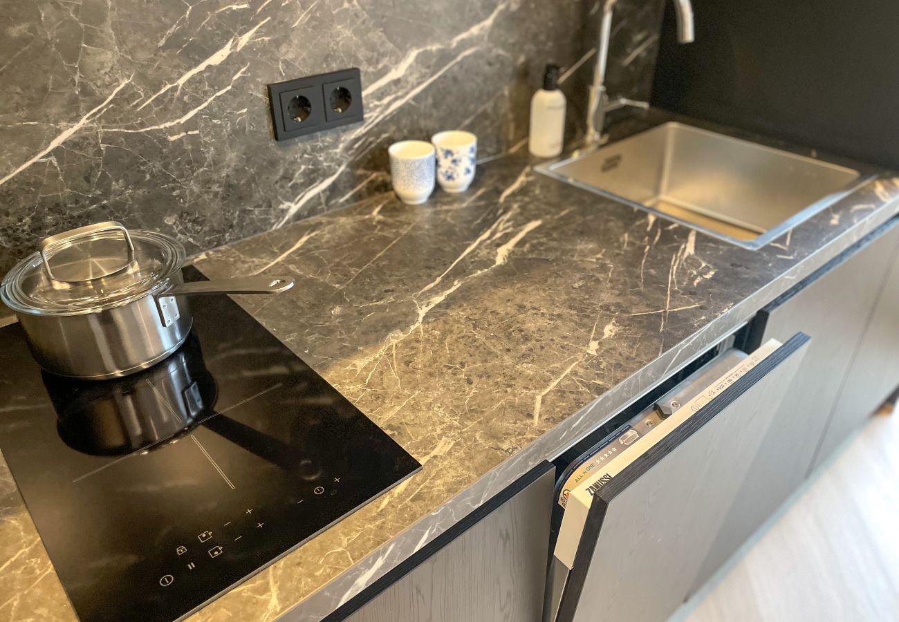 Studio in Amsterdam - Comfortable and modern 1BR apt. near city centre with balcony